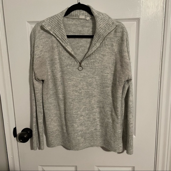 GAP Sweaters - Gap Gray Sweater (M)